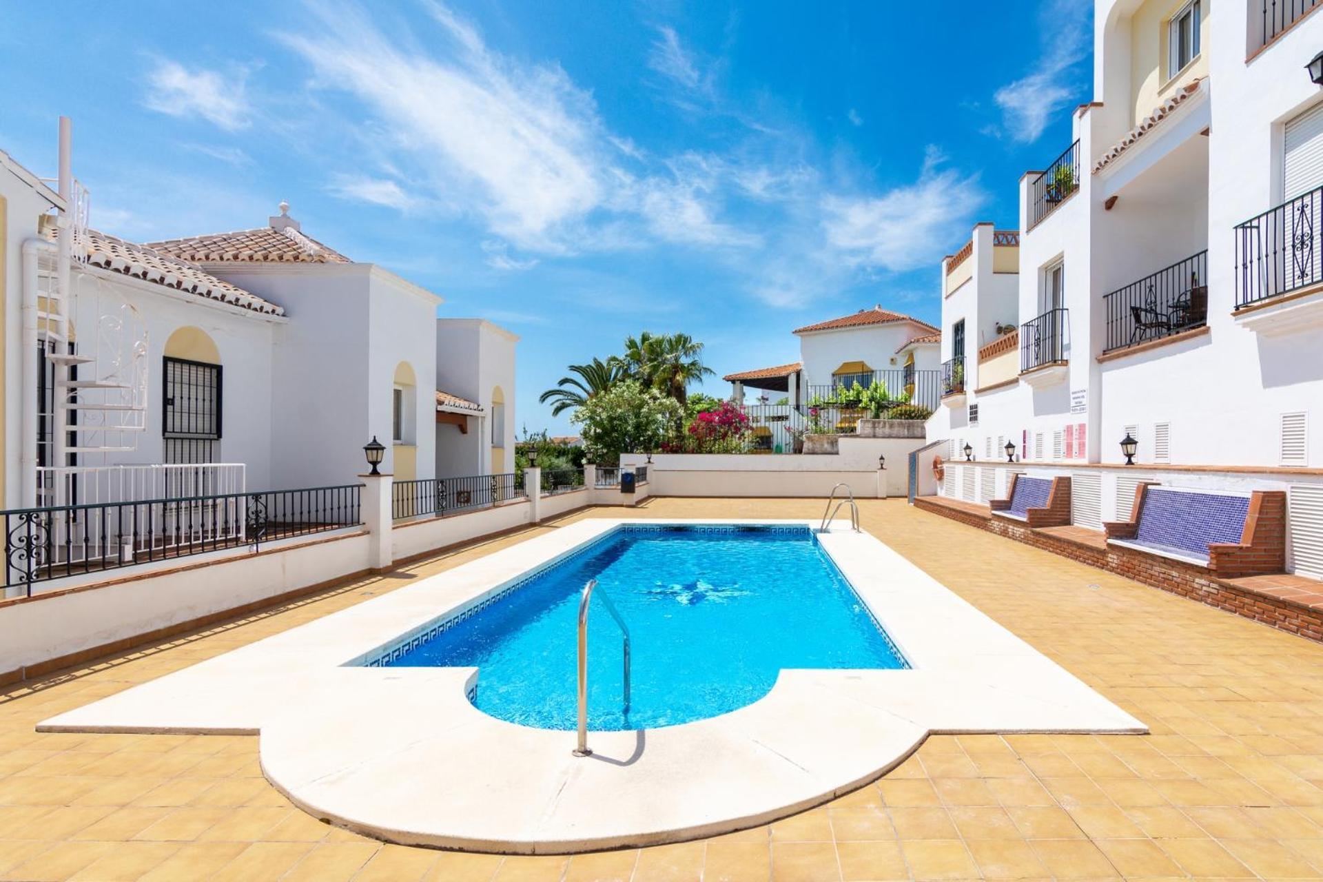 Apartamento Chimenea Playa - 2 Dormitorios Y Terraza Nerja Eksteriør billede